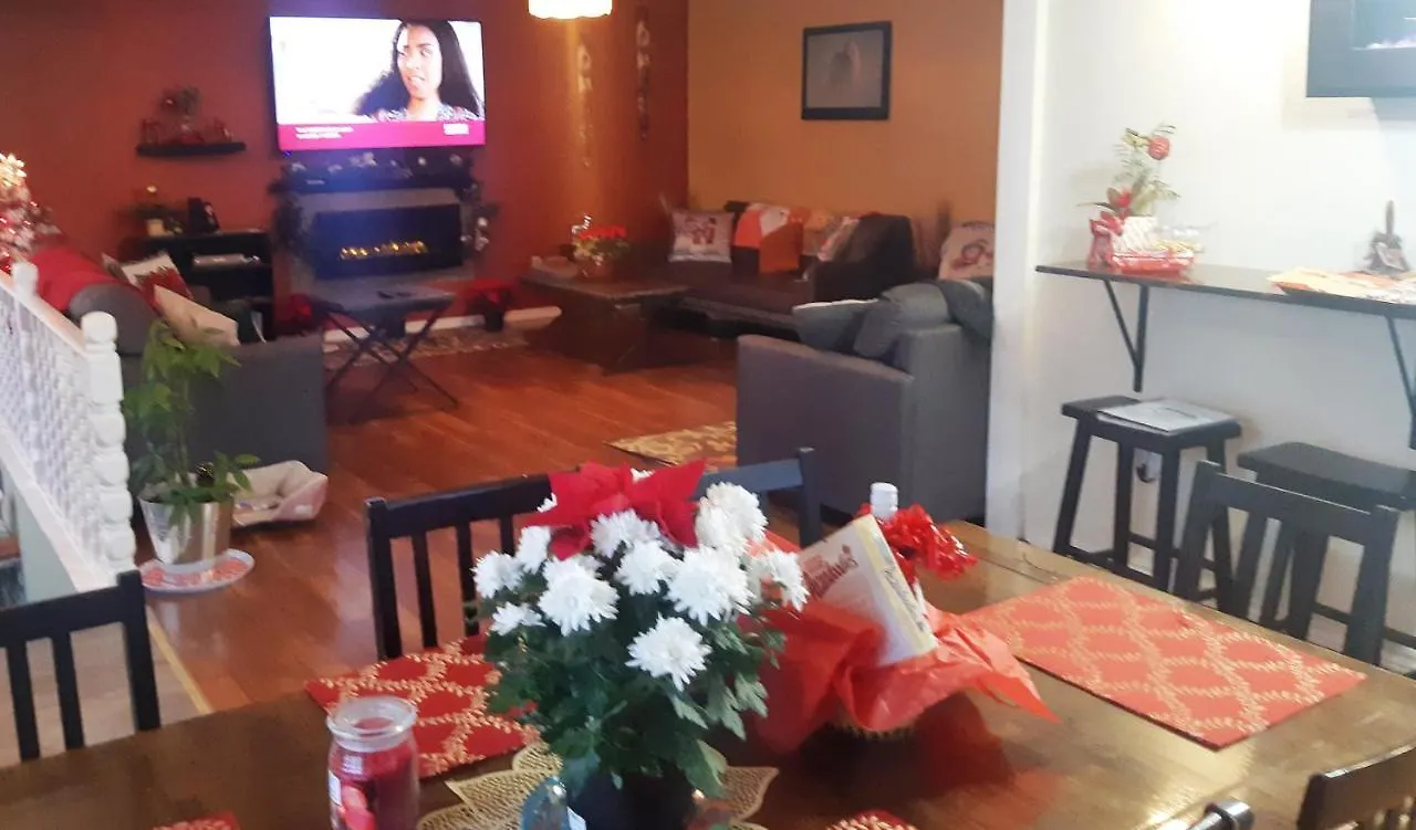 Gracies Fallsview Getaway Villa Niagara Falls Holiday home